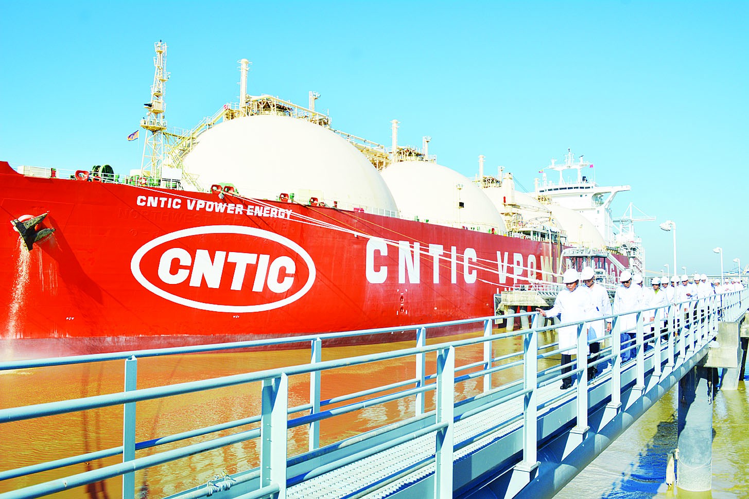 Electricity and Energy Development Commission Chairman inspects LNG FSU docking and initial 150 MW output at Thanlyin power plant