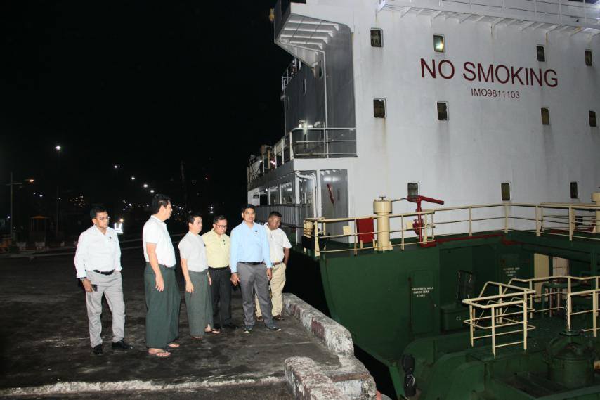 Two ships deliver over 12,000 metric tons of palm oil to Yangon ports