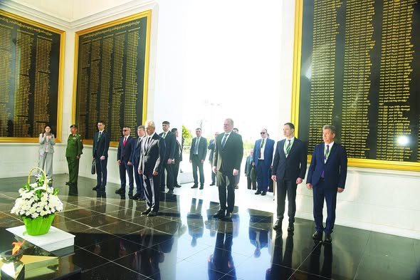 Russian Security Council Secretary pays tribute at Nay Pyi Taw Heroes’ Mausoleum during Myanmar visit