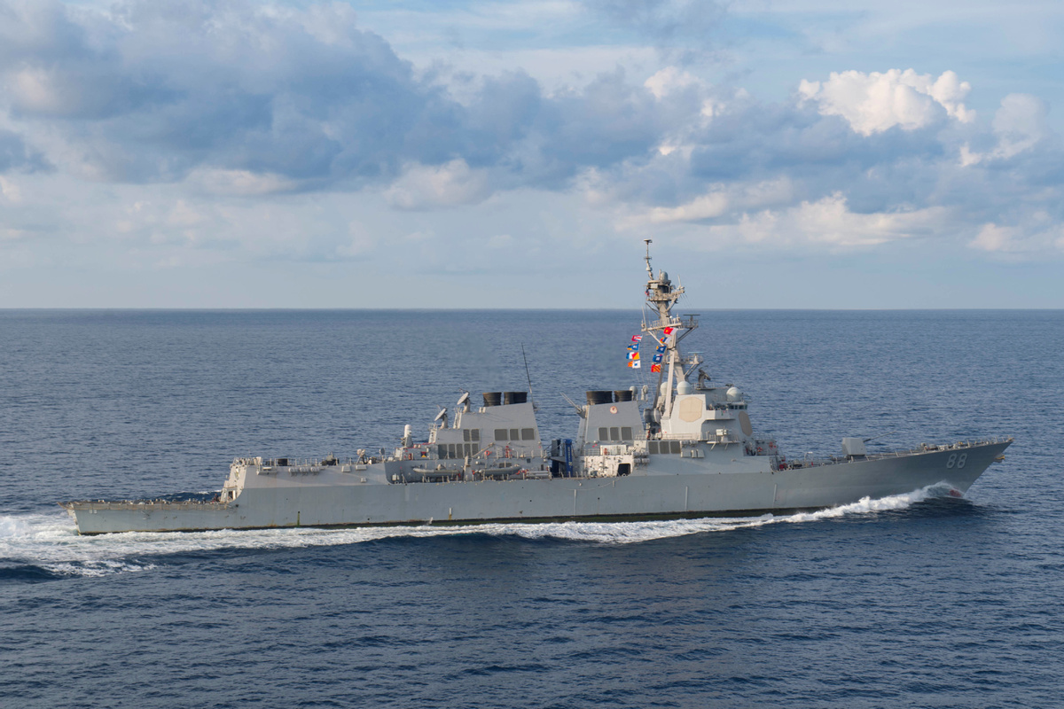 7 флот. Корабли типа Island. USS Lejeune AP-74. Корабли в черном море.