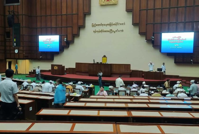 MP says fixing the exchange rate at K2,100 per US dollar based on ...