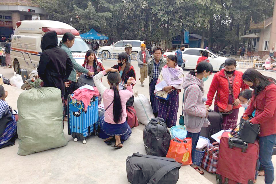 Myanmar-China Border gates see arrivals of more migrant workers