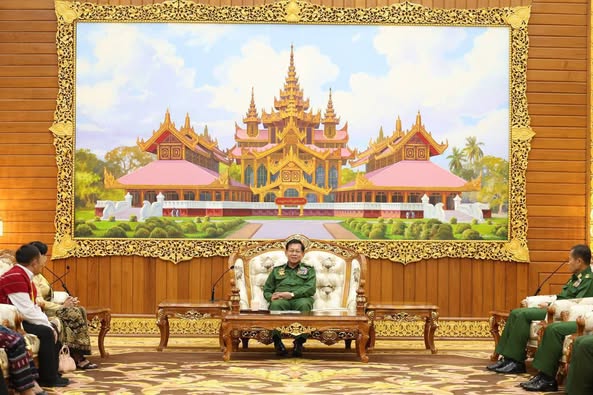 Chairman of SSPC Senior General Min Aung Hlaing meets ethnic armed organizations attending peace talks