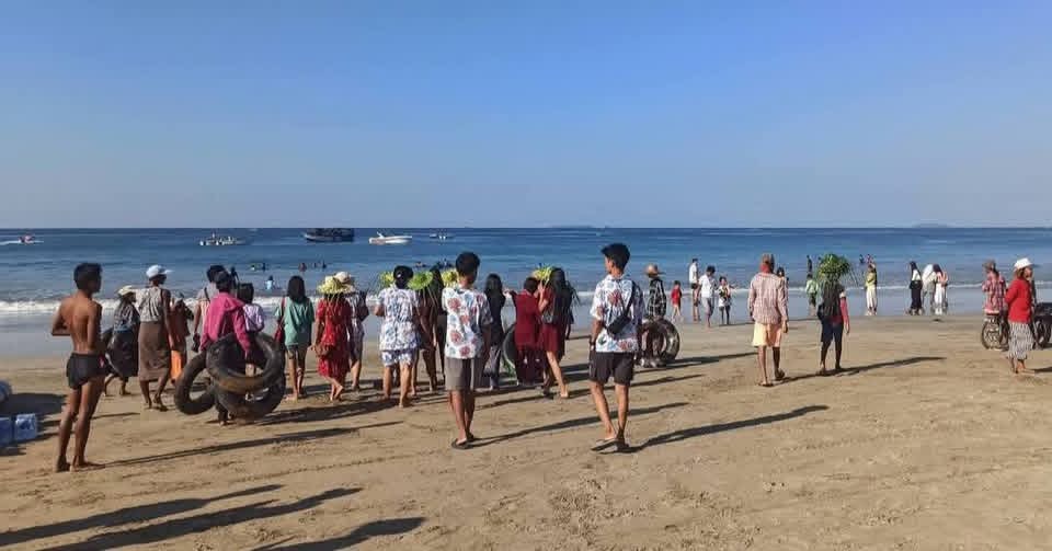 Over 10,900 Tourists Visit Ngwe Saung Beach During February Holiday