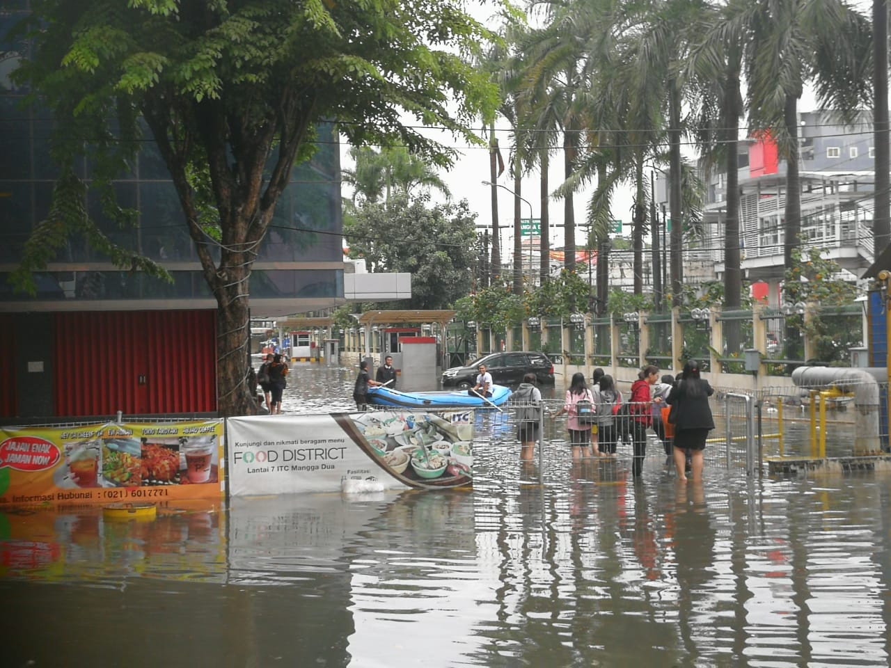 Floods hit 143 Jakarta neighborhood units | # ...