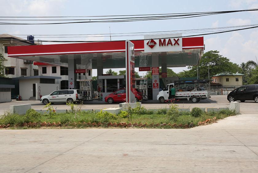 Filling stations sell fuel without limit but increase prices Eleven