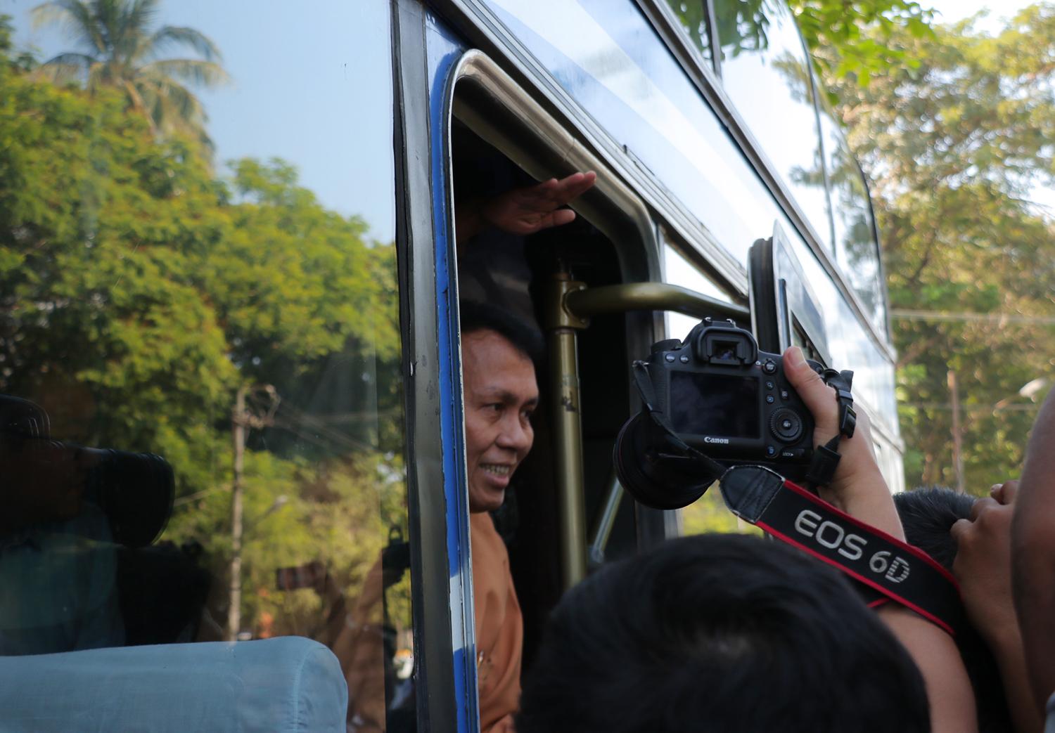 ဓာတ်ပုံ - နေဝန်းထက်