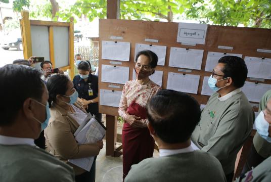 State Counsellor met with election commission members from Oakthara Thiri Township in Nay Pyi Taw