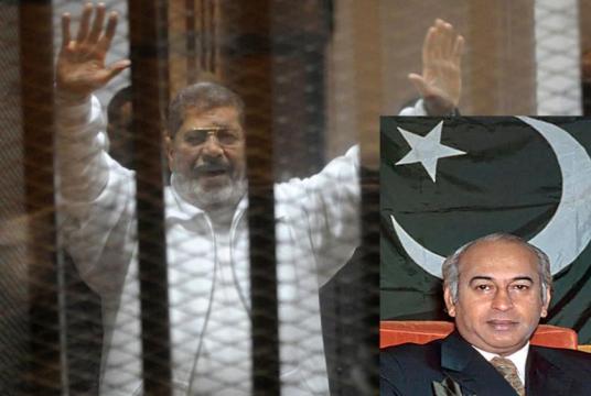 Egyptian President Mohamed Morsi (large picture) and Pakistan Prime Minister Ali Bhutto (thumbnail) who were sentenced to death after the US-backed coup d'état (Photo: AFP and Britannica) (Pakistan Prime Minister Ali Bhutto was sentenced to death, but Morsi was overturned and died in court during a retrial. It is said that the living conditions in the prison were too bad and his request for medical treatment was denied.)