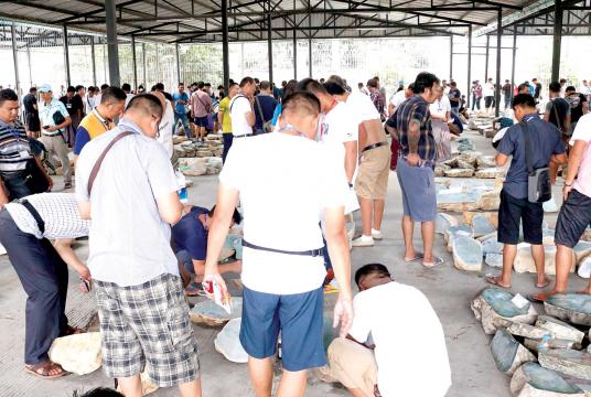 Gems merchants visit the Mid-Year Gems Emporium held in Nay Pyi Taw (Photo-Aung Min Thein)