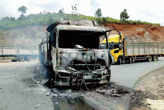 A truck burned down on Lashio-Muse Union Highway (Photo:Sai Har Bit)