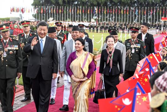President Xi Jinping, accompanied by President Bidya Devi Bhandari of Nepal, greets crowds after arriving in Kathmandu, the country’s capital, on Saturday. Xi’s state visit marks the first by a Chinese president to Nepal in 23 years. [GAO JIE / XINHUA] 
