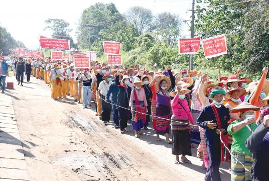 Over 1,500 Tikyit residents including the ethnics held second protest over closure of Tikyit coal-fired power plant