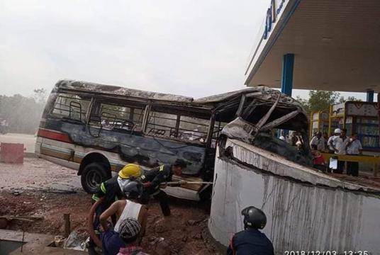 A minibus from the Yangon Bus Services (YBS) smashed into a tollgate in Taikkyi Township