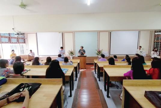 The ceremony to receive lab equipment from Chonbuk University.