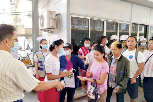 Health staff carry out thermal screening at No.1 Friendship Bridge in Myawady Township.