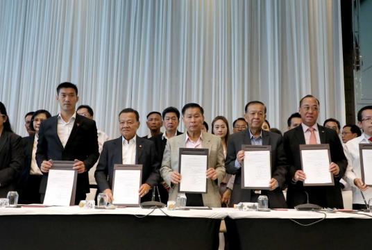 Leaders of six parties, led by Pheu Thai, who claim to have the support of at least 255 MPs gather at a hotel in Bangkok yesterday to issue a joint statement that they will block the junta’s moves to remain in power.