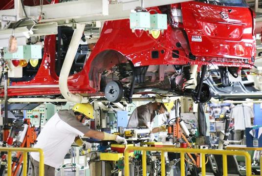 Teamwork: Workers assemble parts of a Daihatsu car in an Astra Daihatsu Motor factory in Karawang, West Java, on Wednesday. (Antara/-) 