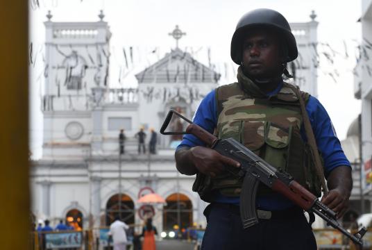 A Sri Lankan soldier stands guard outside St. Anthony's Shrine in Colombo on May 2, 2019, a week after a series of bomb blasts targeting churches and luxury hotels on Easter Sunday in Sri Lanka. - Sri Lanka's Catholic Church scrapped plans to resume Sunday services following a "specific threat" against two religious locations after the deadly Easter attacks. (Photo by LAKRUWAN WANNIARACHCHI / AFP)