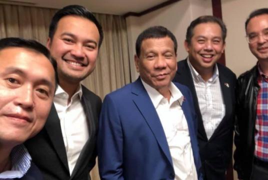 President Rodrigo Duterte meets with Marinduque Rep. Lord Allan Velasco, incoming Leyte Rep. Martin Romualdez, and incoming Taguig Rep. Alan Peter Cayetano, who are vying for the House Speaker post in the coming 18th Congress, in Tokyo on May 29, 2019. With them (left) is Senator-elect Christopher “Bong” Go. (Photo by CHRISTOPHER GO)