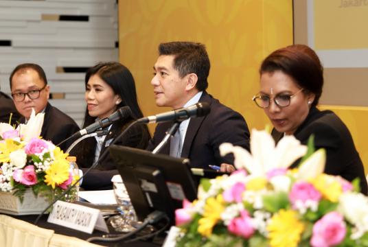  PT Bank Maybank Indonesia Tbk (Maybank Indonesia) President Director Taswin Zakaria (second right) announces the bank’s overall business performance in the first quarter of 2019 to shareholders during the 2019 Maybank Public Expose.