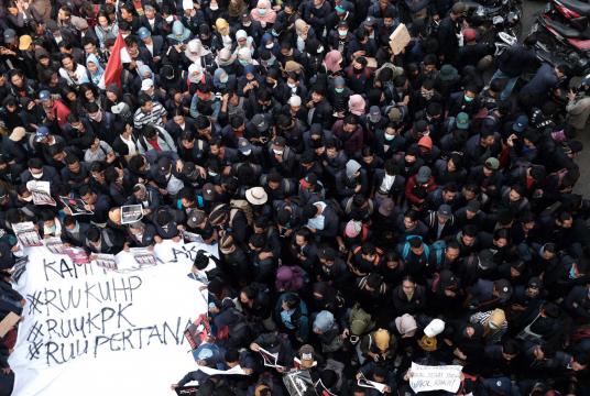 University students protest against the revision of the Criminal Code (KUHP) in front of the House of Representatives compound, on Monday, Sept. 23, 2019. (JP/Donny Fernando) 