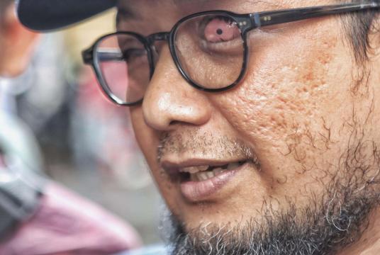 Corruption Eradication Commission investigator Novel Baswedan arrives at the Jakarta Police Headquarter in Jakarta in December 2019, where he was questioned as a witness/victim on the acid attack against him in April 2017. (JP/Seto Wardhana)