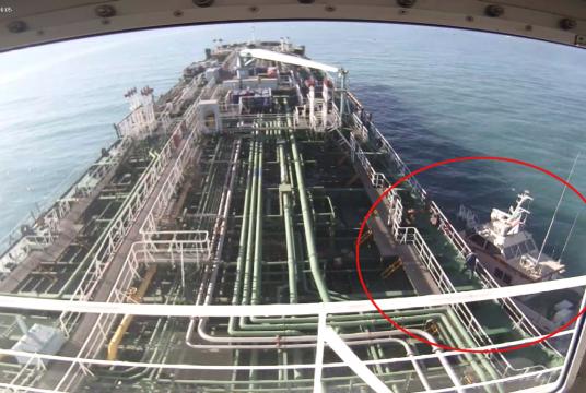 This closed-circuit TV image shows South Korean oil tanker MT Hankuk Chemi arriving in an Iranian port after it was seized by Iranian troops on Monday. An Iranian speedboat is seen in the red circle. (Yonhap)