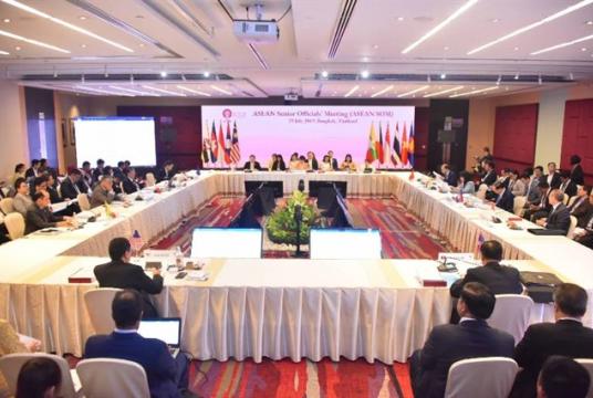 A delegation from Việt Nam led by Deputy Foreign Minister Nguyễn Quốc Dũng attended the ASEAN Senior Officials’ Meeting (SOM) in Bangkok, Thailand yesterday. — Photo baoquocte.vn Read more at http://vietnamnews.vn/politics-laws/523339/vietnam-attends-asean-som-ahead-of-amm-52.html#Yvml8BwXx3svlvXf.99