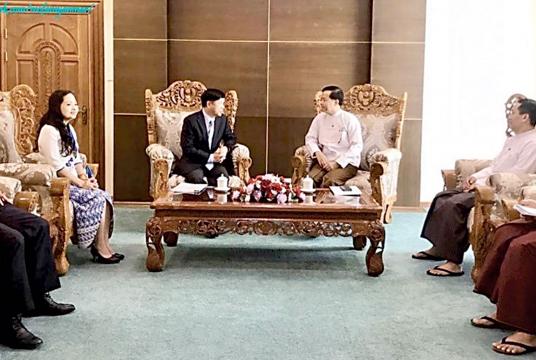 The Permanent Secretary meets with the Vietnamese Deputy Foreign Minister. (Photo-MOFA)