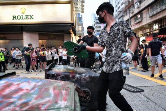 Protesters set up a makeshift roadblock with rubbish bins in Mong Kok, Hong Kong, on Oct 13, 2019.ST PHOTO: CHONG JUN LIANG