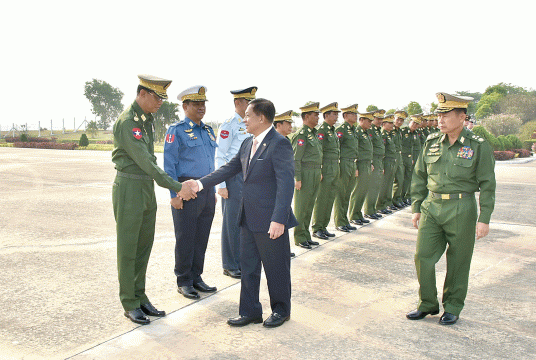 Senior General Min Aung Hlaing is seen off at Nay Pyi Taw airport. (Photo- the Office of Commander-in-Chief)