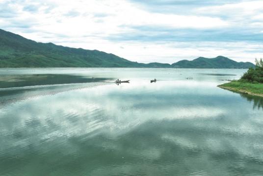 Tranquil lagoon offers a castaway from hustle and bustle. VNS Photos Trương Vị