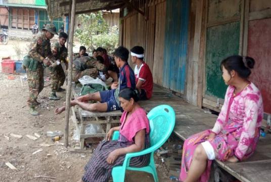 Tatmadaw medial team gives medial treatment to the injured. (Photo- the Office of Commander-in-Chief)