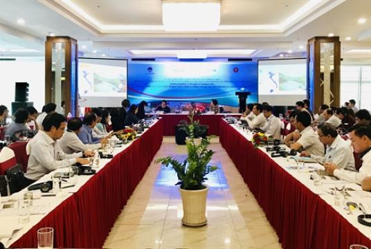 Speakers at the Building Resilience Drought Southeast Asia dialogue held yesterday in Cần Thơ. VNS Photo Bồ Xuân Hiệp