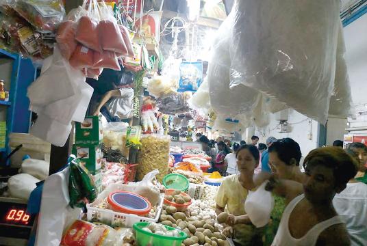 A market in Yangon. (Photo-Shine Lin Aung).