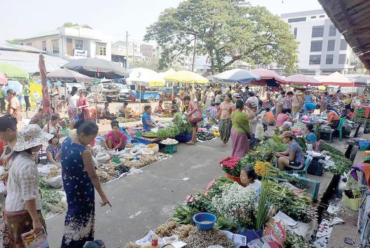 A street market in Thingangyun Township. (Photo-Shine Lin Aung) 