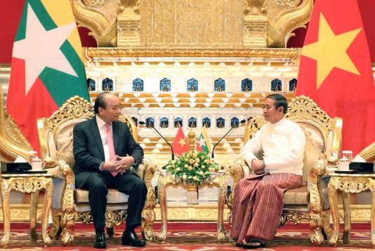 Vietnamese Prime Minister Nguyễn Xuân Phúc meets with Myanmar President U Win Myint in Nay Pyi Taw on Tuesday in Nay Pyi Taw. — VNA/VNS Photo Thống Nhất