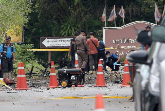Forensic officials yesterday collect evidence from the site of a powerful car-bomb attack near a police station in Songkhla’s Thepa district that injured two police officers.