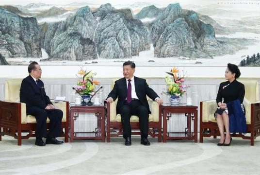 Xi Jinping (C), general secretary of the Communist Party of China (CPC) Central Committee and Chinese president, and his wife Peng Liyuan meet with Ri Su-yong, a member of the Political Bureau of the Workers' Party of Korea (WPK) Central Committee, vice-chairman of the WPK Central Committee and director of the party's International Department, who led an art troupe from the Democratic People's Republic of Korea (DPRK), in Beijing, capital of China, on Jan 27, 2019. [Photo/Xinhua]