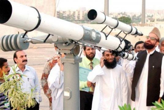 Chairman Ruet-i-Hilal Committee Mufti Muneeb-ur-Rehman says "no acceptable testimonies of moon sighting were received from any part of Pakistan." — Photo courtesy: Radio Pakistan