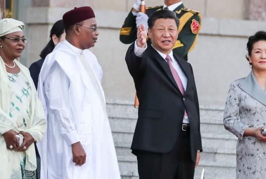 President Xi Jinping holds a welcoming ceremony for Niger's President Mahamadou Issoufou at the Great Hall of the People in Beijing on Tuesday. KUANG LINHUA / CHINA DAILY