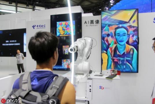 A visitor tries out an AI-powered portrait during the 2019 Mobile World Congress in Shanghai on June 26, 2019. [Photo/IC]