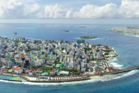 The China-Maldives Friendship Bridge links the Maldivian capital Male with the airport. [Photo/Xinhua]