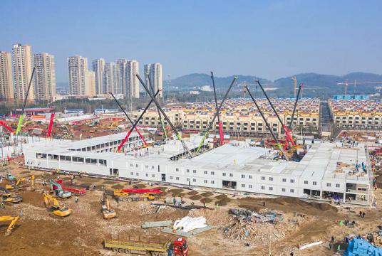 Huoshenshan Hospital takes shape in Wuhan, Hubei province, on Jan 30, 2020. [Photo/for China Daily]