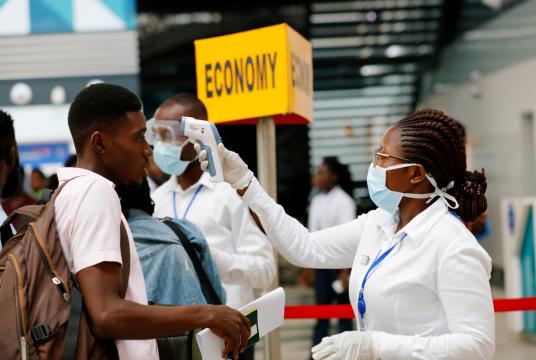 A health worker checks the temperature of a traveller as part of the coronavirus screening procedure at the Kotoka International Airport in Accra, Ghana, Jan 30, 2020. [Photo/Agencies]