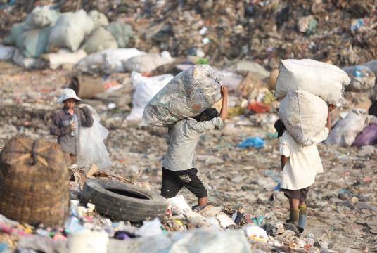 Child workers at a dump site. 