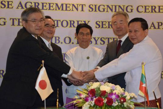 The signing ceremony. (Photo-Ministry of Industry) 