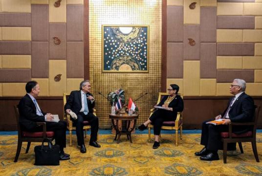 Thai Foreign Minister Don Pramudwinai and his Indonesian counterpart Retno Marsudi at a bilateral meeting in Chiang Mai yesterday./The Nation