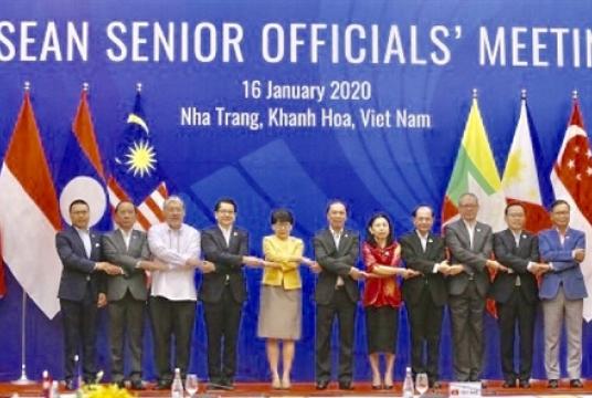 Senior officials from ASEAN member countries at a recent meeting in Nha Trang. VNA/VNS Photo Thống Nhất